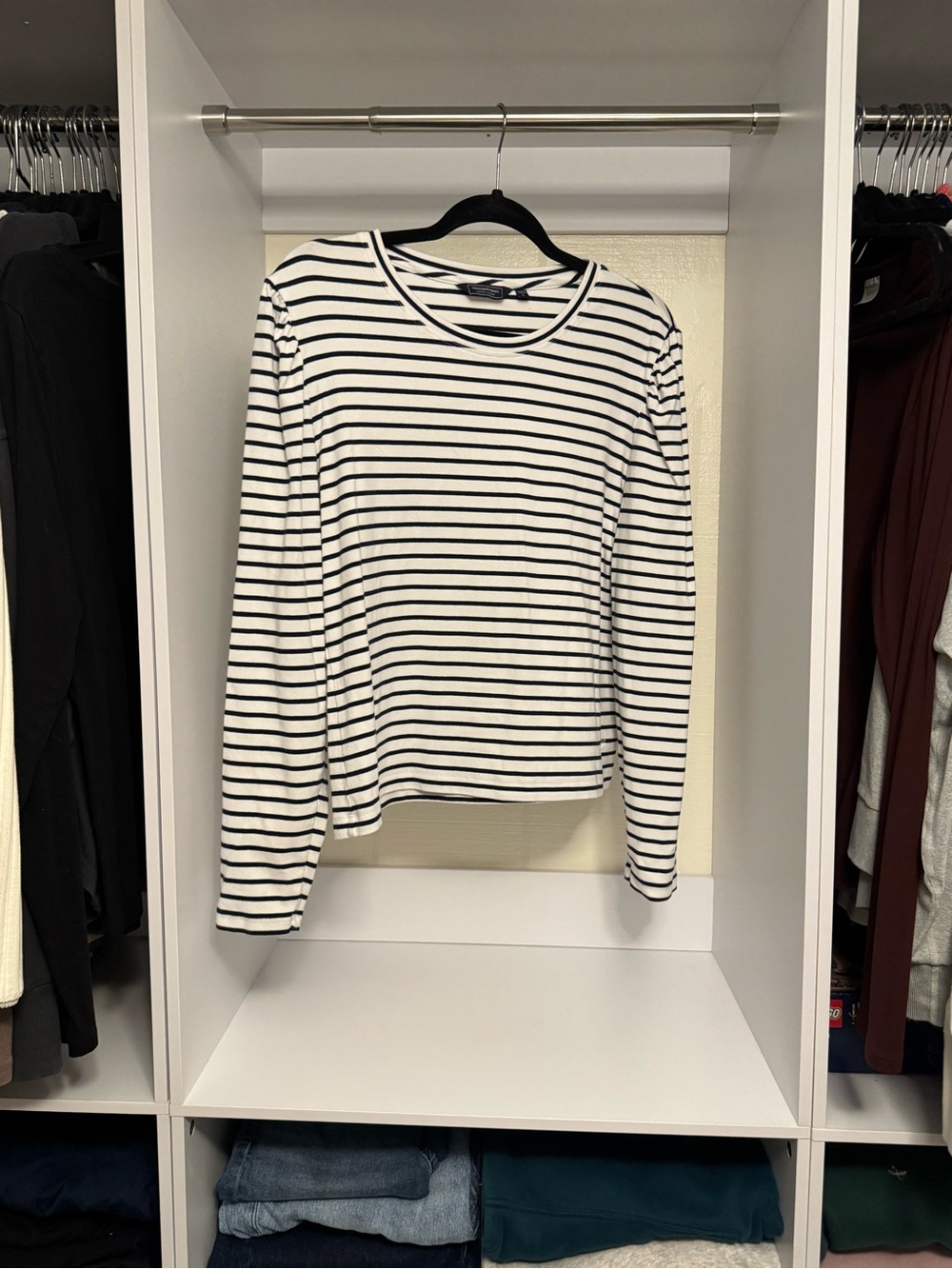 Vineyard Vines White Long-Sleeve Tee with Navy Stripes - puff sleeve